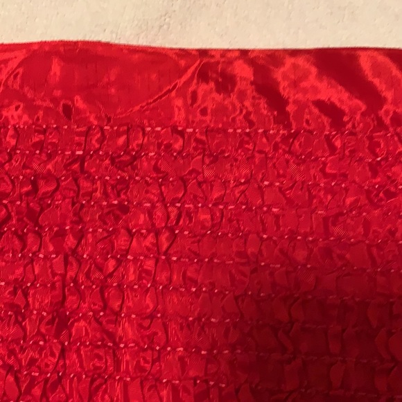 Bows! Fabulous beribboned red taffeta yard goods. - Picture 3 of 5